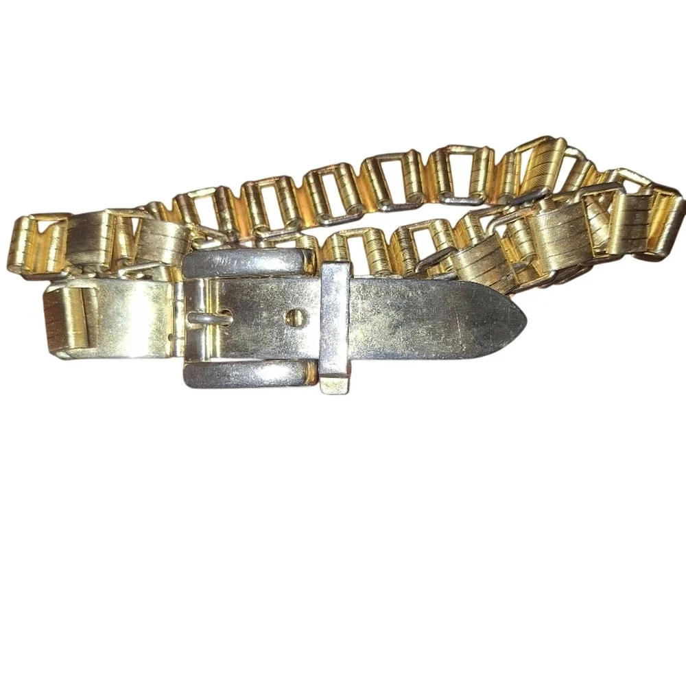 Vintage Gold Tone Metal Locking Belt ‎ 1990s Retro Feminine Coachella Festival